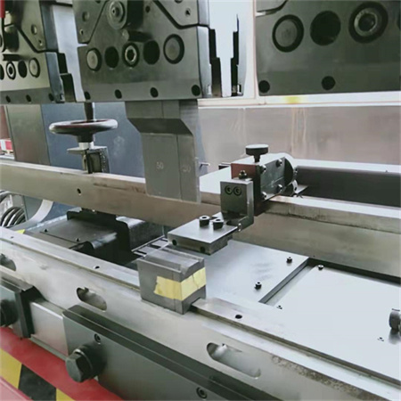 تستخدم على نطاق واسع WC67K آلة الانحناء الرأسي 2500mm آلة طي الحديد للبيع