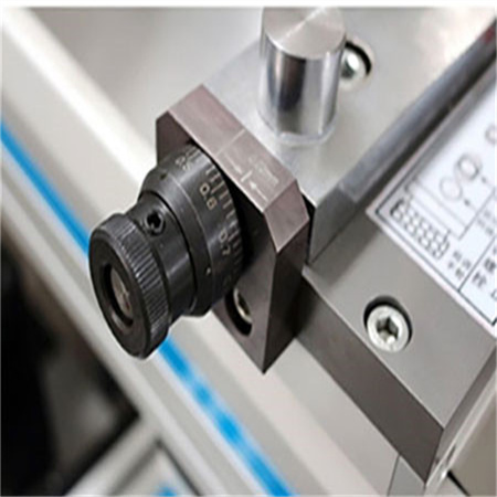 عالية الدقة الكهروهيدروليكي CNC الصحافة آلة الفرامل / آلة ضغط المجلد الصفائح المعدنية