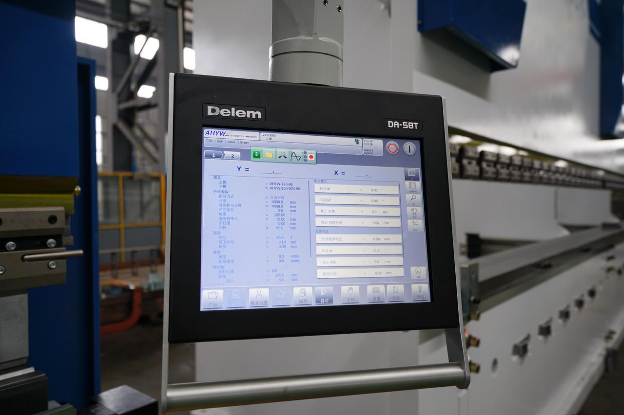 4 Axis Cnc Tandem Press Brake With Delem Da58t 2d Graphical Controller 4 مكابح ضغط Cnc Tandem ذات المحور مع وحدة تحكم رسومية Delem Da58t 2d