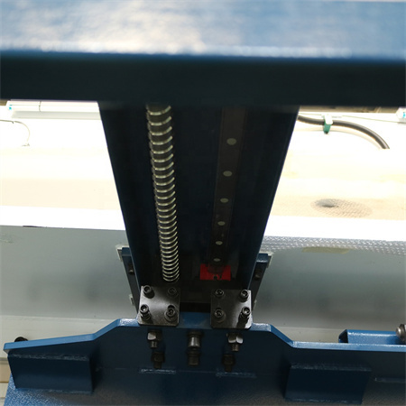 آلة قص CNC هيدروليكية من نوع HAAS ، مزودة بنظام E21S CNC.