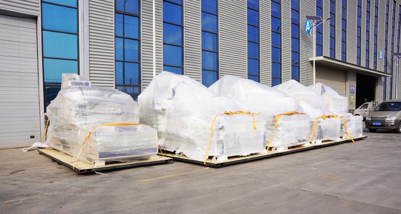 مصدر الليزر 2000w 3000w الألياف آلة القطع بالليزر